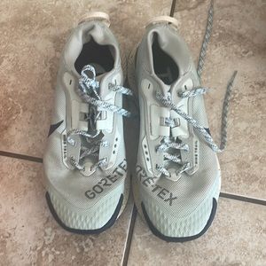 Nike Women's Pegasus Trail 3 GORE-TEX Trail Running Shoes Size 8.5